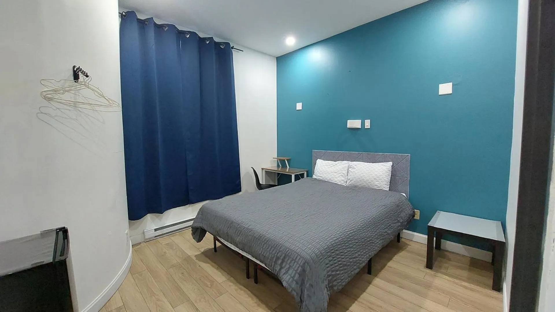 Apd Hotel Montreal 2*,