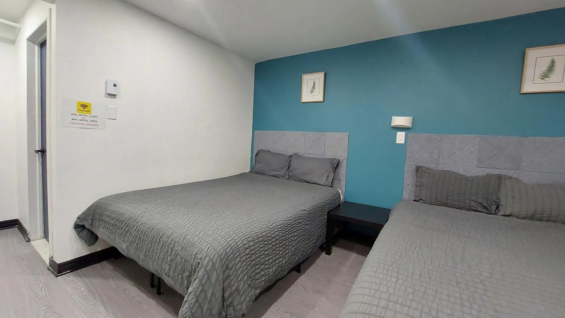 Apd Hotel Montreal 2*,