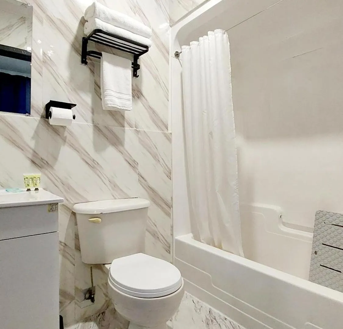 Apd Hotel Montreal 2*,